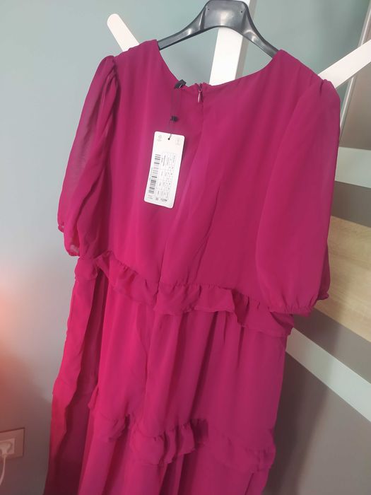 Рокля до коленете