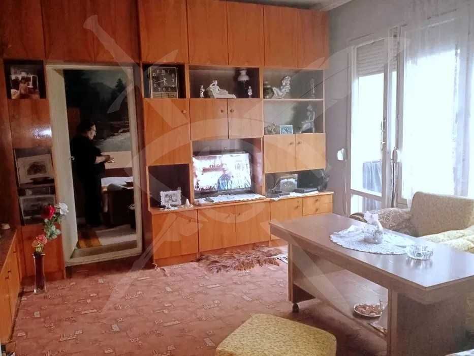 Четиристаен апартамент в квартал Прослав