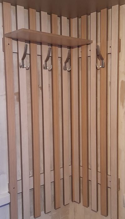 Продам продам угловую вешалку.