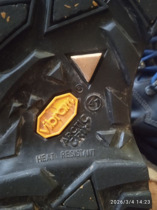 Продам рабочие ботинки