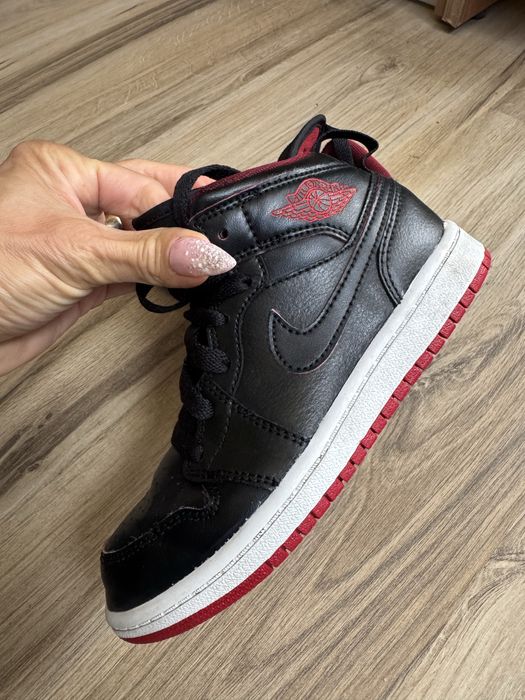 Оригинални детски кецове Air Jordan 1 Retro Mid! 29,5 н