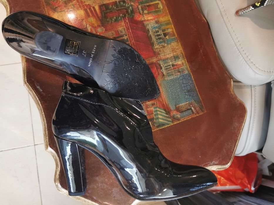 Нови обувки естествен лак Guess, обувки змийска кожа  , испански боти