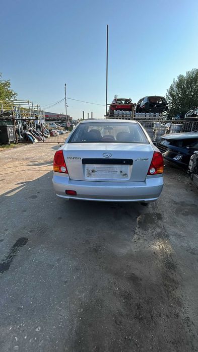 Dezmembrez Hyundai Accent an 2005 1.3 Benzina