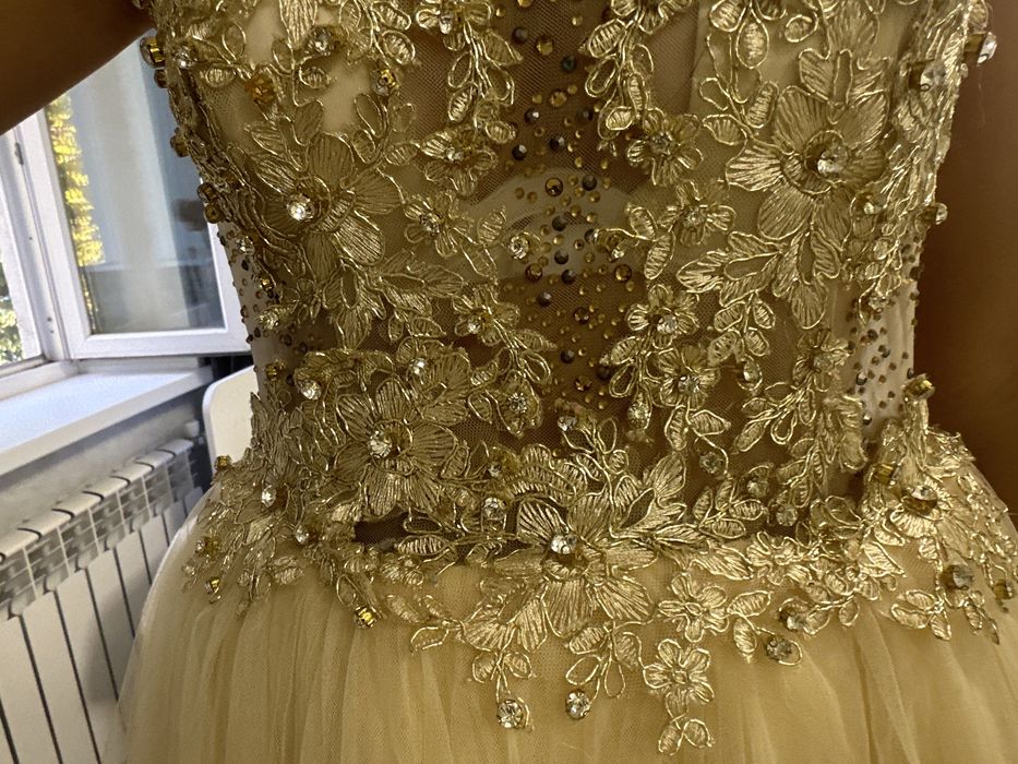 платье нарядное