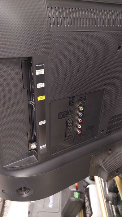 Samsung LED TV monitor T32