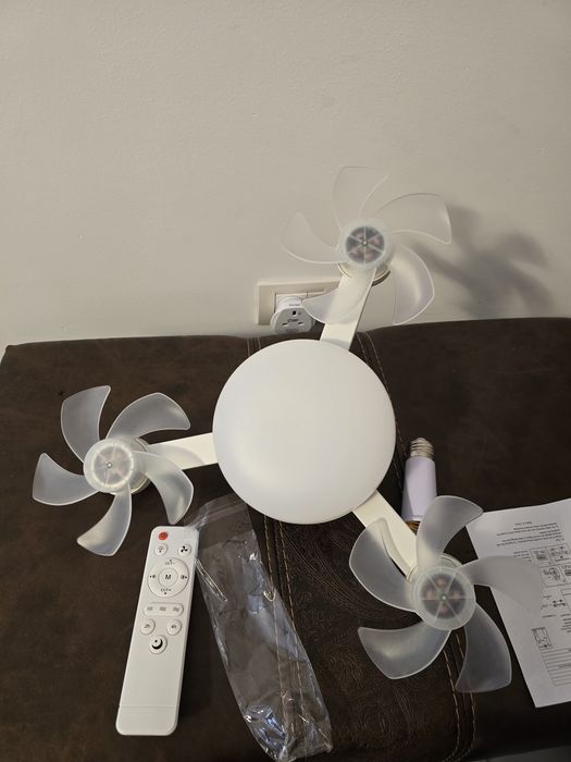Lustră / Bec LED cu Ventilator integrat stil Dronă (cu Telecomandă)