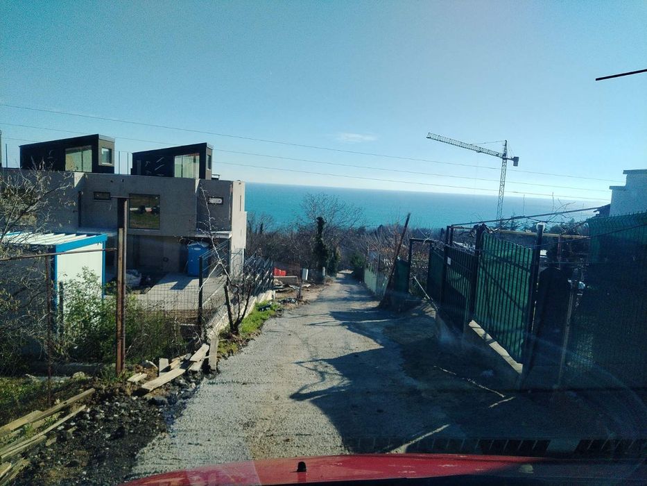 Продавам 2 къщи в един парцел в гр Варна Панорама море