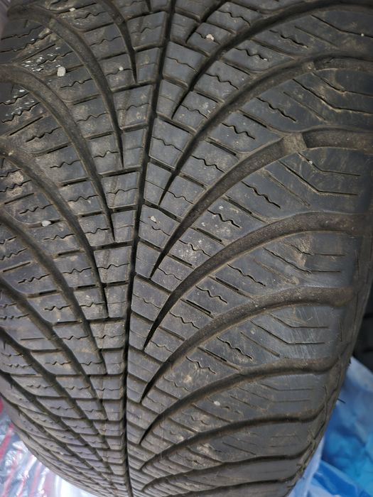 Продавам оригинални  джанти сьс гуми от VW