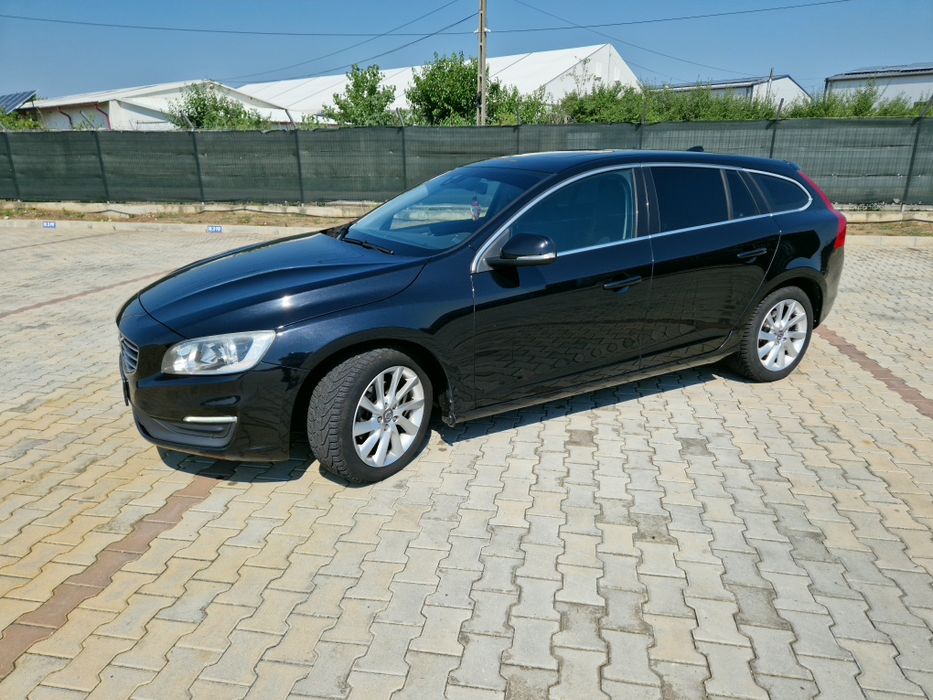 Vând volvo v60 2015