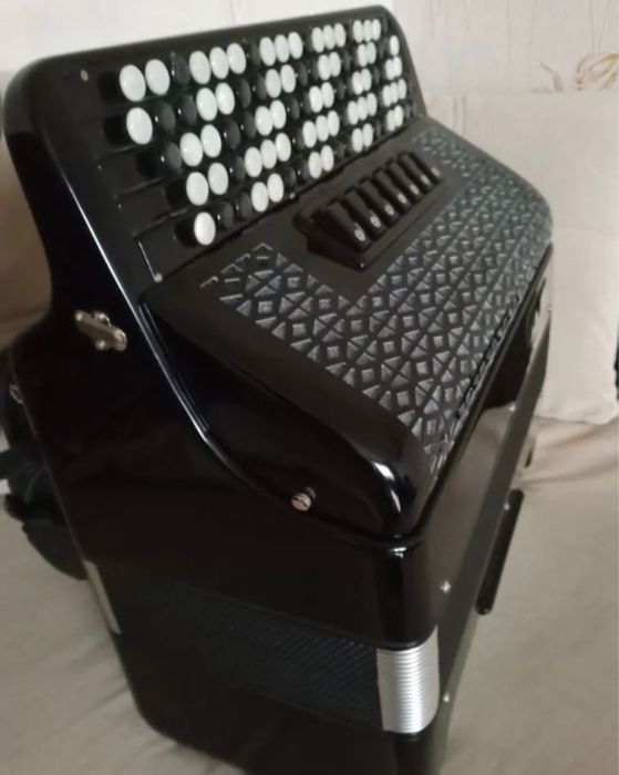 Продам концертные Баяны Юпитер