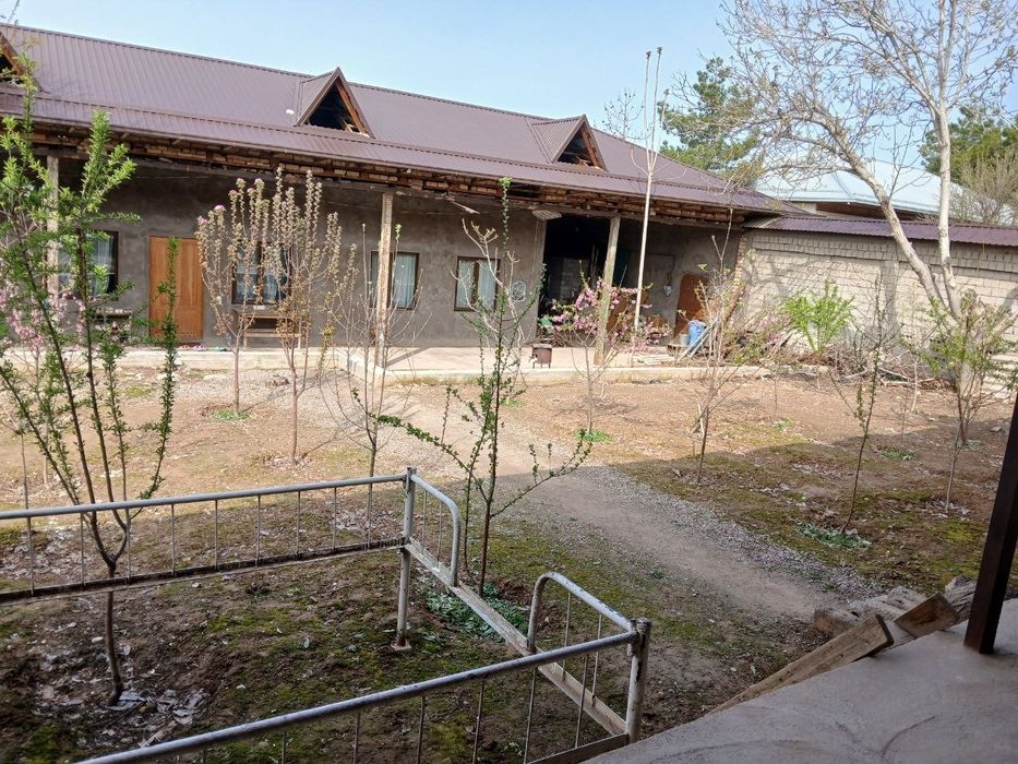 Сотилади участка 6 сотхли  учкахрамон парвозда