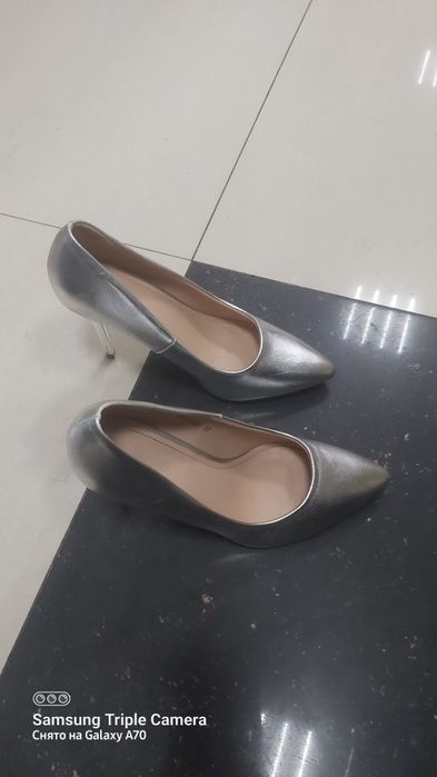 Продам туфли новые