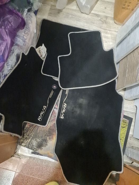 2 комплекта оригинални стелки за  Toyota /  Rav 4