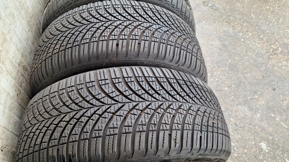 Anvelope iarna 225 45 18