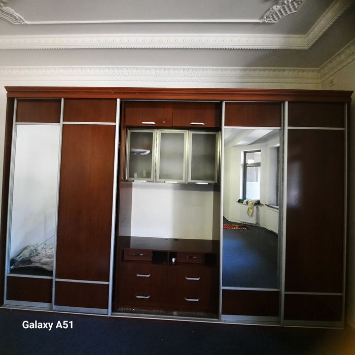 Краватим бор зор ало 2 та шкаф хам бир хил бор болаларим сигмаяпти