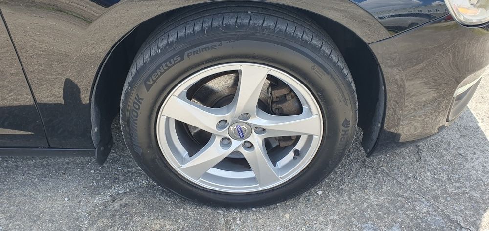 Гуми с ляти джанти 215х55х16 оргинални Volvo V60