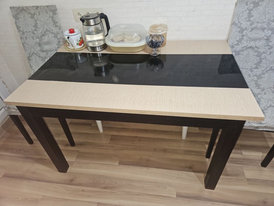 Срочно продам стол раздвижной