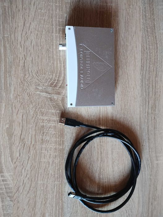 Focusrite Liquid Mix и Behringer FCA202