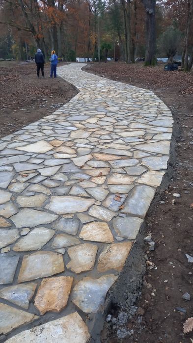 Vând piatra de munte și montez ecsperienta mare  Vând piatra cubica și