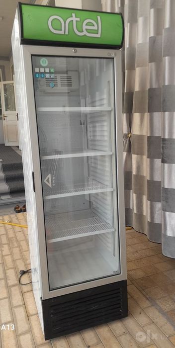 Продам витрина халаделник артел