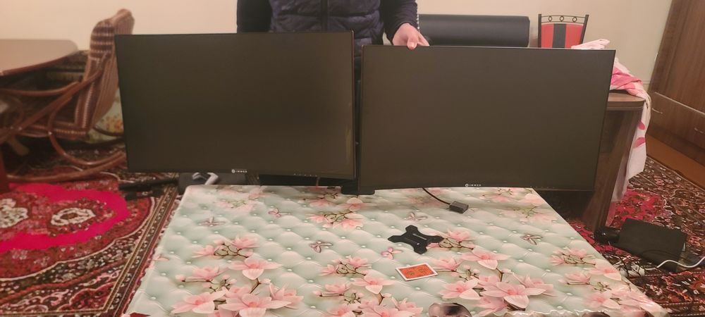 Продается монитор 32" игравой полуовал 2 шт. + кранштейн