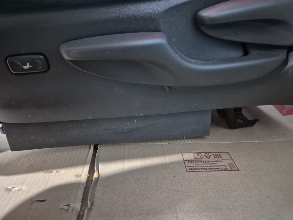 Сиденья передние