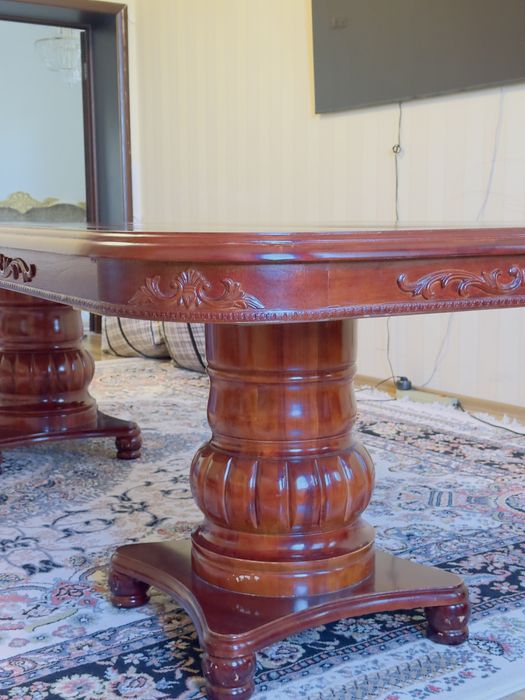 Стол для гостиной