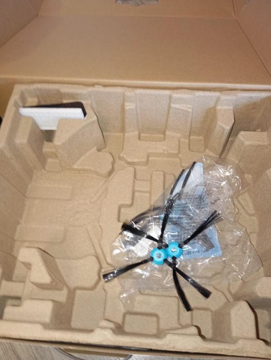 Прахосмукачка робот MAGNUM UV - UVC лампа, HEPA, бяла