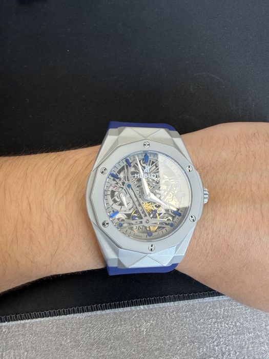 Продам часы hublot