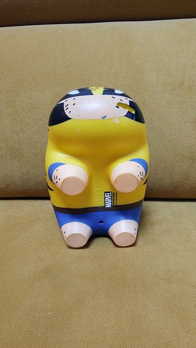 Kidrobot x Marvel Wolverine Labbit,  колекционерска винилова фигура, проектирана от художника Франк Козик.