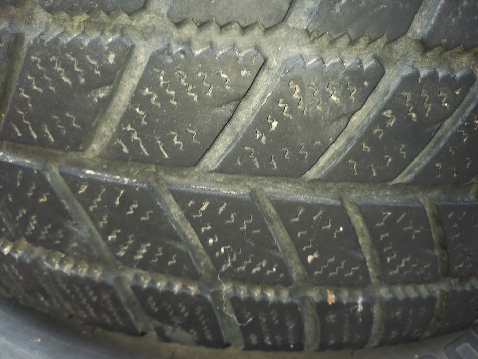 Продам резину с дисками 205,65,15