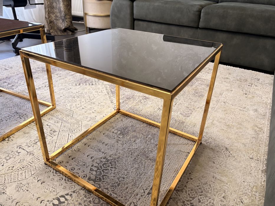 Masă living cu 3 scaune, structură metal auriu, blat sticlă, 90x90x30 cm