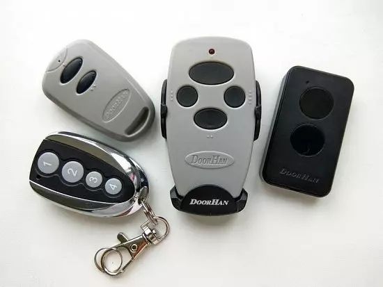 Пульты для управления секционными воротами шлагбаумами рольставнями