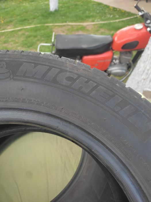 Продавам гуми195/65/15. " МИШЕЛИН  Инсталация Голф 4  врата багажник