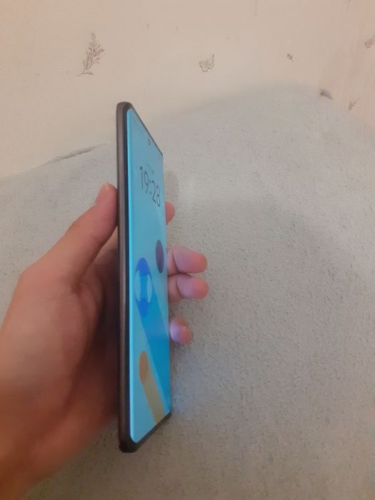 Продам Vivo V30e 8/256