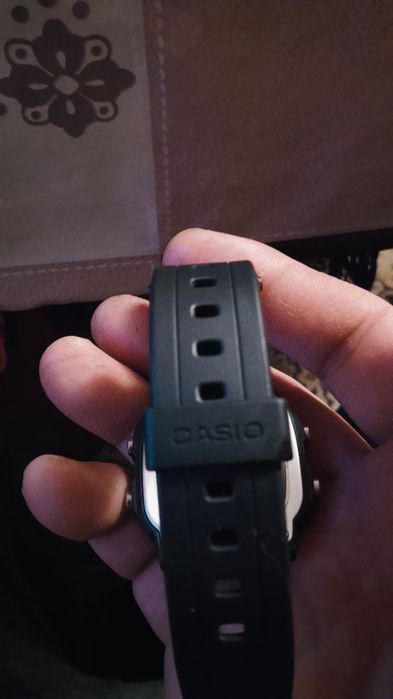 Ceas casio sport.rezistent la apa.lumini