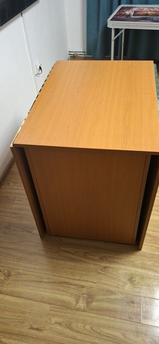 Masă de sufragerie in stare foarte bună de funcționare .