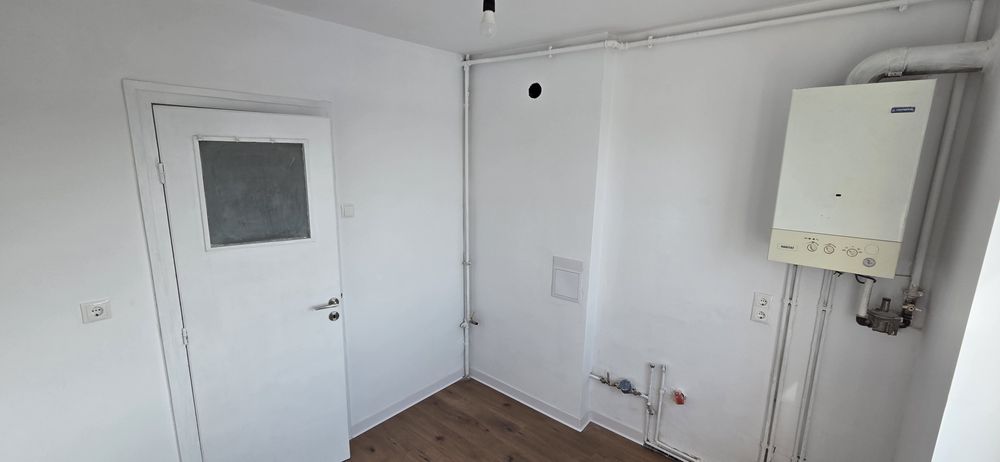 Propietar, vând apartament renovat, etaj 2, zona Terezian, str. Lungă