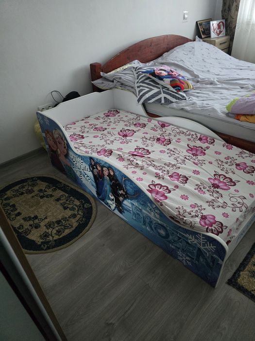 Pat Frozen pentru fetite.