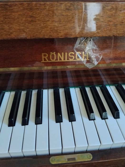 Отдам фортепиано. Производитель: Ronisch