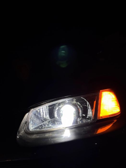 Камрий 20 Фара +Би лед