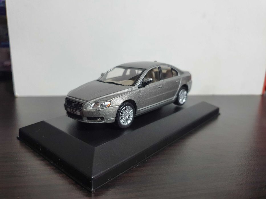 Умалени модели на Волво 1:43