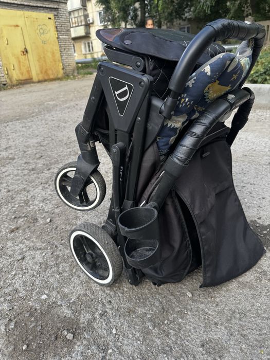 Продам коляску складывается в чемодан