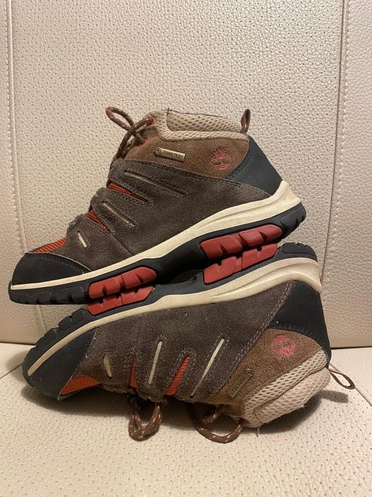 Vând ghete băieți Timberland cu membrană impermeabilă Gore-tex, mărimea 37