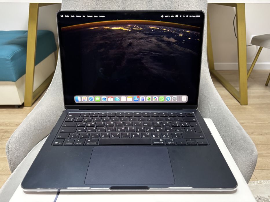 Macbook Air 13” (M4) 2025 + mouse