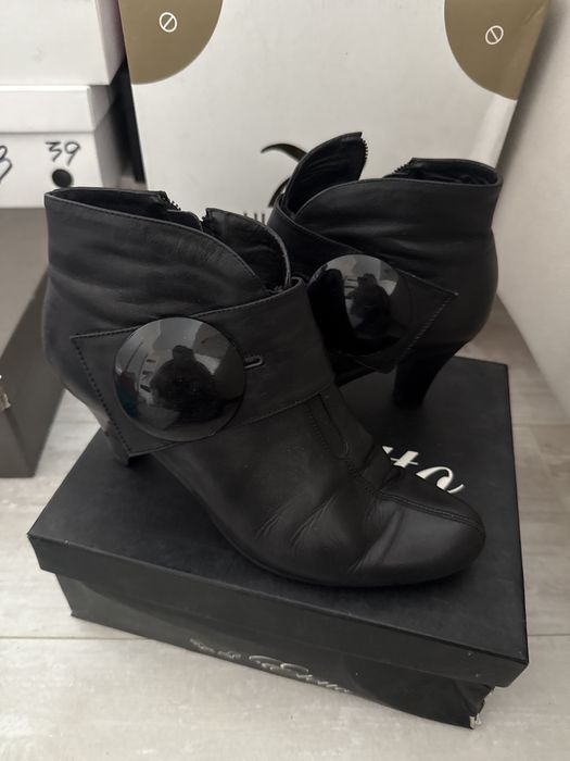 Продам ботильоны женские