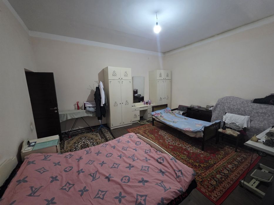 Кибрай тумани Байткургон махалласида коттедж сотилади.