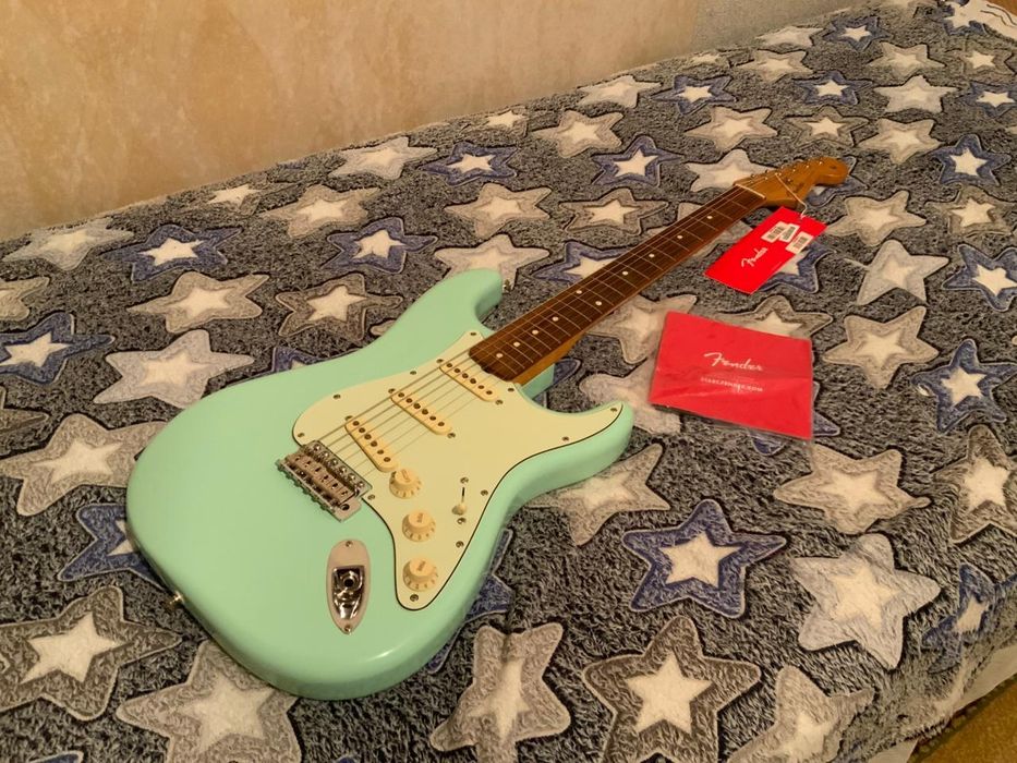 Электрогитара Fender Vintera 60's Stratocaster Surf green