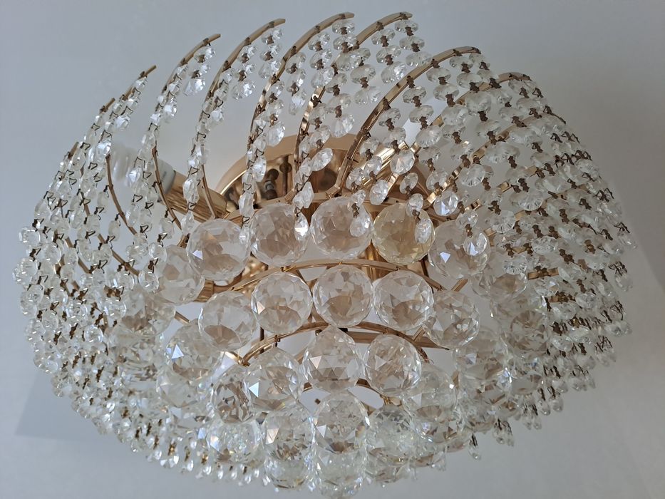 Продам люстру в отличном состоянии.