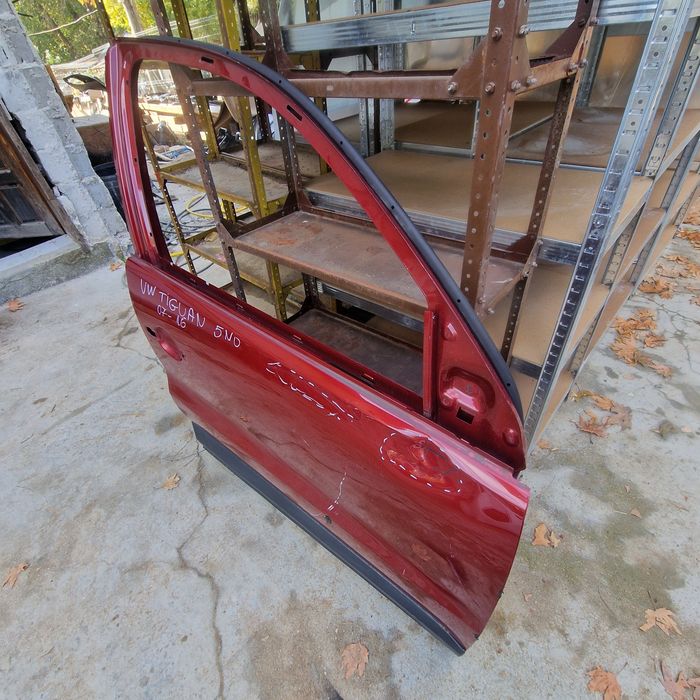 VW Tiguan 5N0  07-16 предна дясна врата